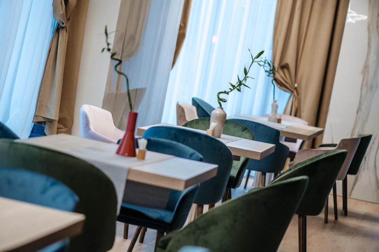 Hotel Clipa Drobeta Turnu Severin Exterior photo