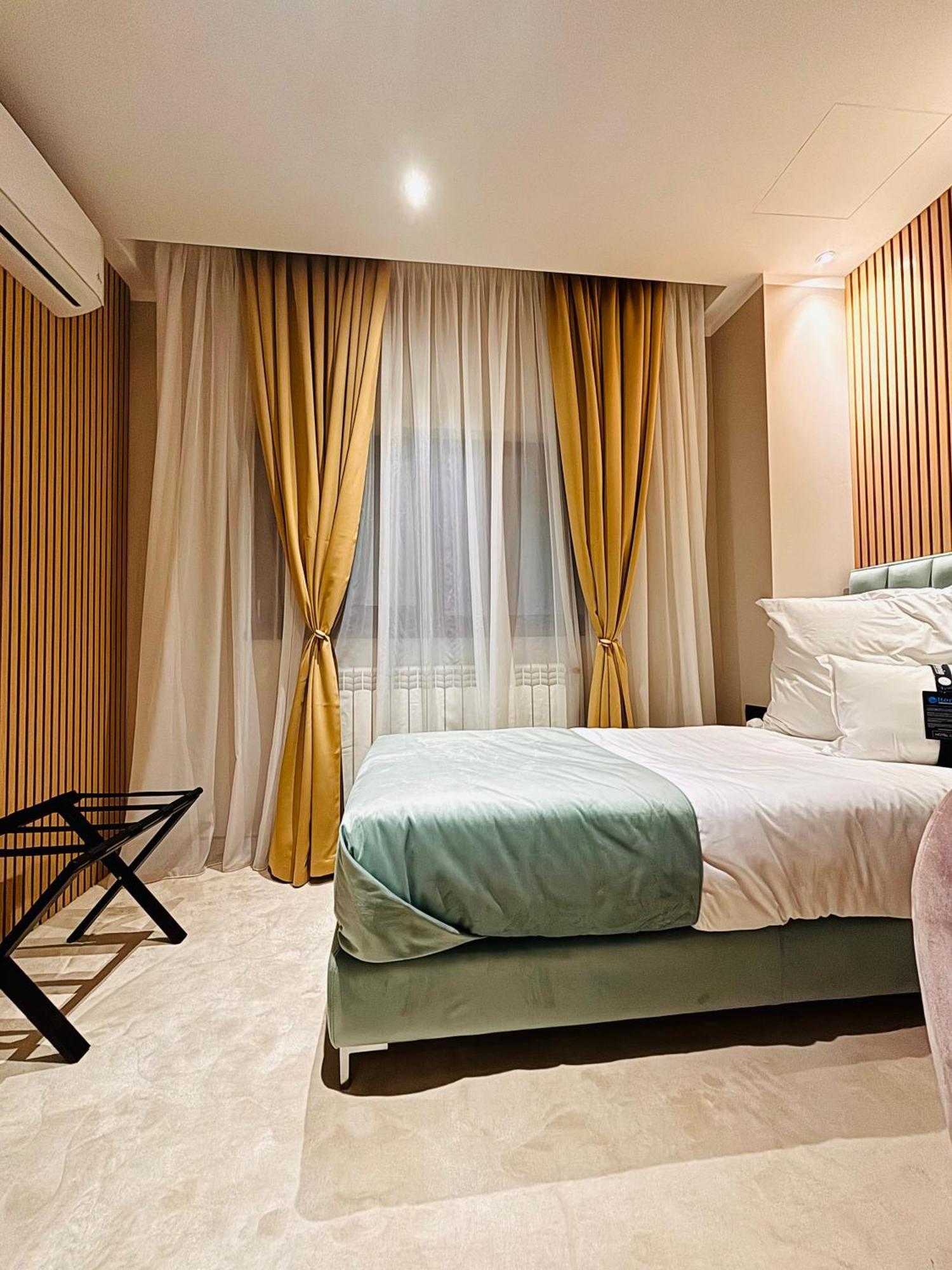 Hotel Clipa Drobeta Turnu Severin Exterior photo