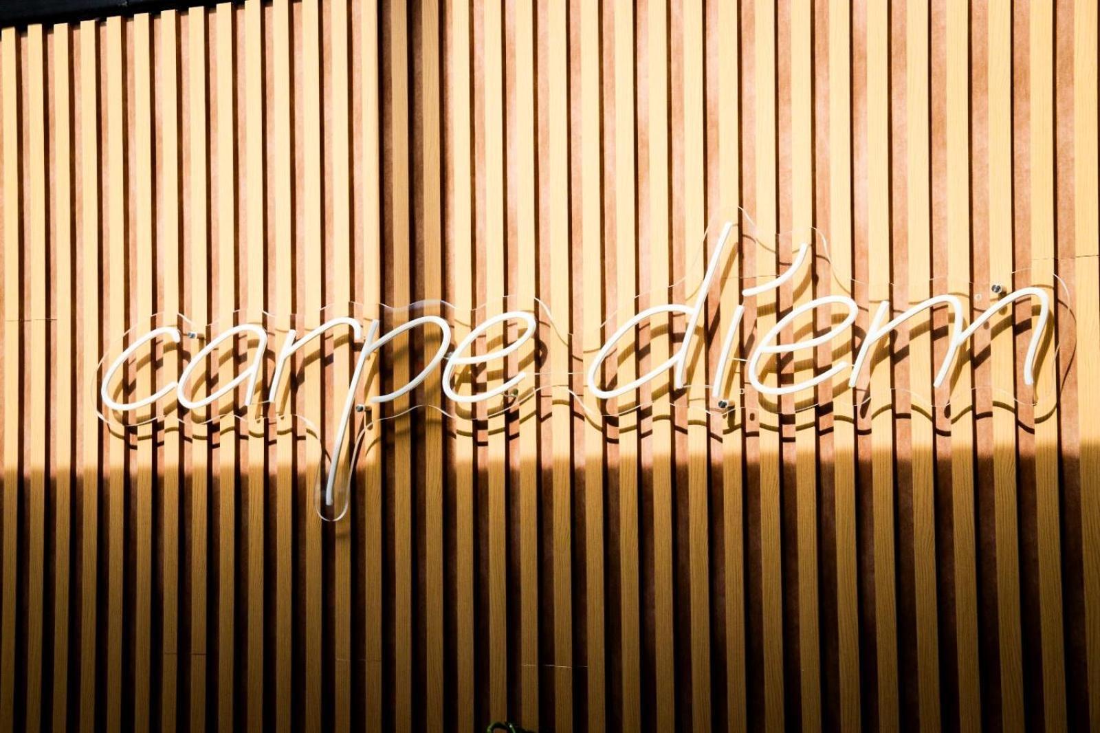Hotel Clipa Drobeta Turnu Severin Exterior photo